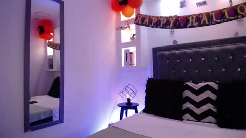 Snapshot of melissa_rhodes chatting on 10/23/25, 09:13 Melissa online show from 10/23/25, 09:13