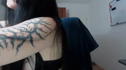 Ariana online show from 09/24/25, 07:44