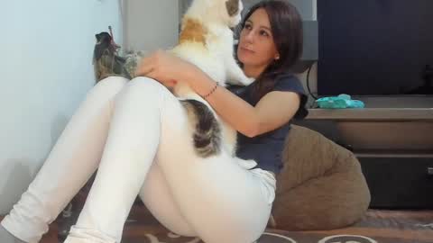 Snapshot of mellbell_ chatting on 02/21/25, 11:32 MellyMell online show from 02/21/25, 11:32