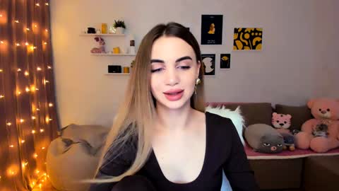 Snapshot of mellifluoustess chatting on 12/18/24, 10:46 Tessa online show from 12/18/24, 10:46