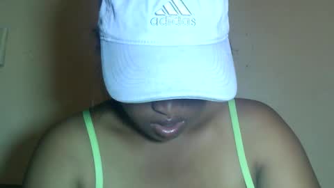 Snapshot of mellissia02 chatting on 11/04/25, 04:28 mellissa online show from 11/04/25, 04:28