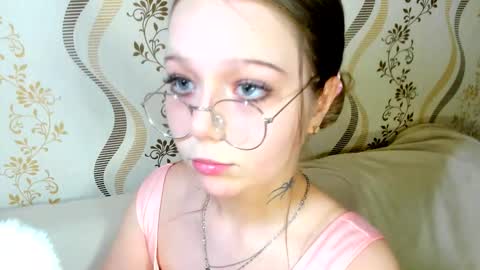 MelMooon online show from 11/12/25, 01:44