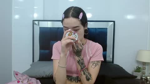 Snapshot of meloddy_collins chatting on 02/19/25, 01:17 Meloddy Coliins online show from 02/19/25, 01:17