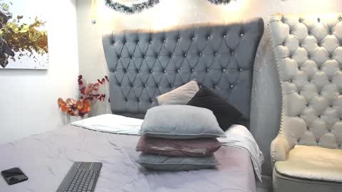 Snapshot of melodiroux_ chatting on 01/03/25, 04:16 Melodi online show from 01/03/25, 04:16