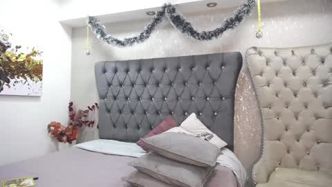 Snapshot of melodiroux_ chatting on 01/04/25, 01:21 Melodi online show from 01/04/25, 01:21