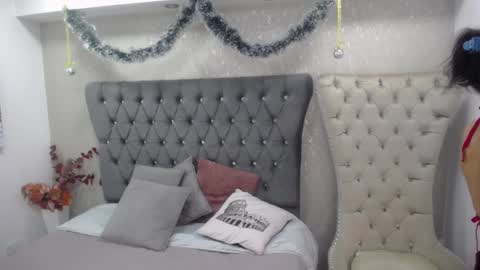 Snapshot of melodiroux_ chatting on 01/05/25, 11:04 Melodi online show from 01/05/25, 11:04