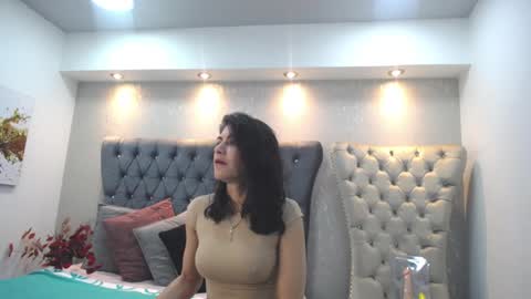 Snapshot of melodiroux_ chatting on 02/05/25, 12:06 Melodi online show from 02/05/25, 12:06