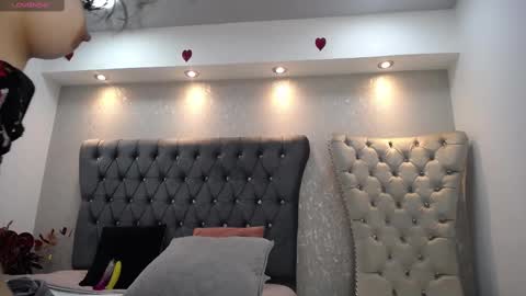 Snapshot of melodiroux_ chatting on 02/21/25, 01:11 Melodi online show from 02/21/25, 01:11
