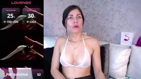 Snapshot of melodiroux_ chatting on 02/26/25, 06:43 Melodi online show from 02/26/25, 06:43