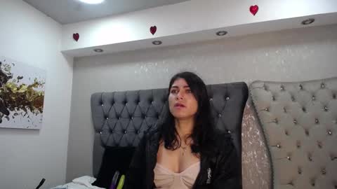 Snapshot of melodiroux_ chatting on 03/01/25, 12:23 Melodi online show from 03/01/25, 12:23