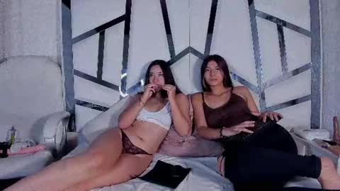 Snapshot of melodiwilliams chatting on 10/24/25, 11:23 Melodi online show from 10/24/25, 11:23