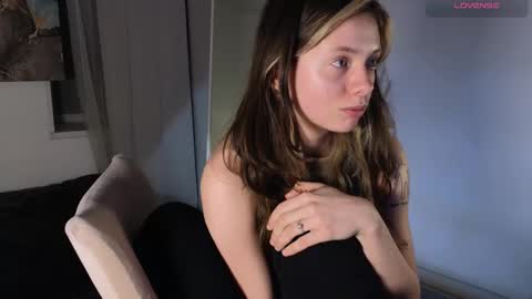 Snapshot of melodykey_x chatting on 02/23/25, 06:01 melody online show from 02/23/25, 06:01
