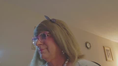 Melody online show from 09/10/25, 03:45