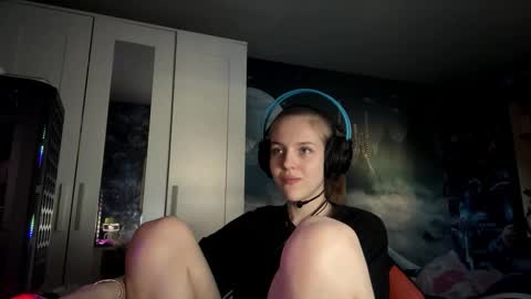 Hi Im Aria 18 years old online show from 10/26/25, 12:22