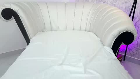 Snapshot of mely_vans chatting on 10/04/25, 12:25 Mely vans online show from 10/04/25, 12:25
