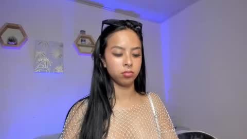 Snapshot of mencia_sharmaa chatting on 09/11/25, 04:12 Menca of your love online show from 09/11/25, 04:12