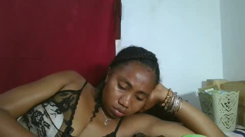 Snapshot of meraldaaaa chatting on 10/13/25, 06:02 meraldaaaa online show from 10/13/25, 06:02