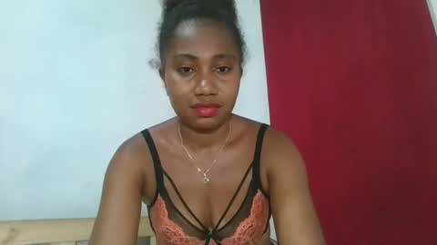 Snapshot of meraldaaaa chatting on 10/19/25, 01:01 meraldaaaa online show from 10/19/25, 01:01