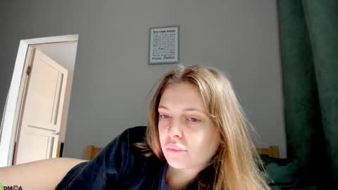 mercedescutee online show from 10/22/25, 12:27