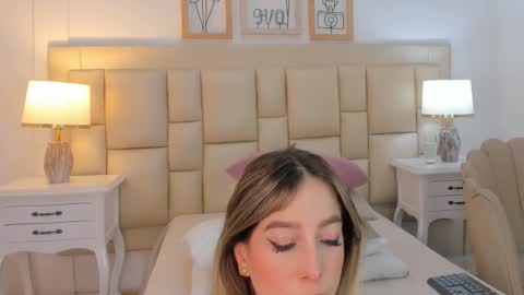 Snapshot of meredit_lane chatting on 12/11/24, 03:02 online show from 12/11/24, 03:02