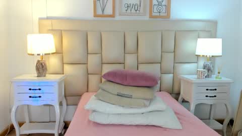 Snapshot of meredit_lane chatting on 02/13/25, 02:56 online show from 02/13/25, 02:56