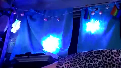 gurlnips online show from 01/27/25, 08:51