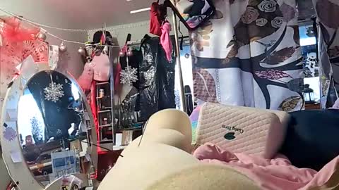 gurlnips online show from 02/26/25, 04:24