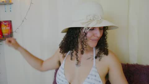 Snapshot of merida_bell18 chatting on 12/24/24, 03:05 Merida Bell online show from 12/24/24, 03:05