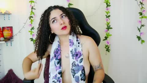 Snapshot of merida_bell18 chatting on 02/25/25, 11:55 Merida Bell online show from 02/25/25, 11:55