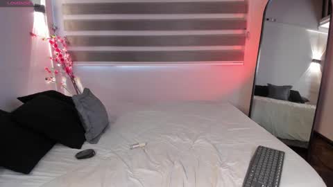 Snapshot of merida_taylor_ chatting on 09/27/25, 01:05 Merida online show from 09/27/25, 01:05