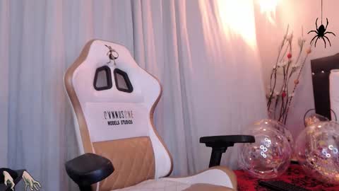 Snapshot of meriiiidaa chatting on 10/17/25, 04:15 meriiiidaa online show from 10/17/25, 04:15