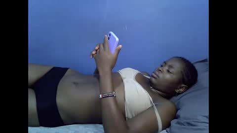 Snapshot of merlin_queen chatting on 10/13/25, 05:02 merlin_queen online show from 10/13/25, 05:02