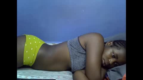 Snapshot of merlin_queen chatting on 10/18/25, 06:37 merlin_queen online show from 10/18/25, 06:37