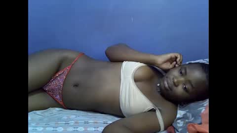 Snapshot of merlin_queen chatting on 10/25/25, 06:43 merlin_queen online show from 10/25/25, 06:43