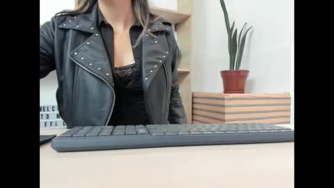 Snapshot of merlinaadams_ chatting on 09/30/25, 02:44 Merlina online show from 09/30/25, 02:44