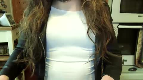 Snapshot of messyxdresser chatting on 03/10/25, 01:54 messyxdresser online show from 03/10/25, 01:54