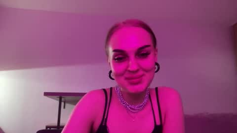 Snapshot of metadontt chatting on 11/23/25, 08:52 metadontt online show from 11/23/25, 08:52