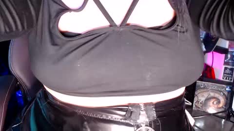 Snapshot of metalpocahotass chatting on 01/31/25, 06:46 MetalPocahotass online show from 01/31/25, 06:46