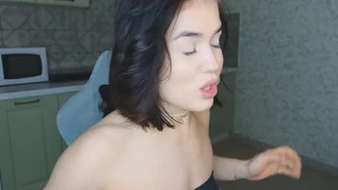 Snapshot of mia___lunaa chatting on 02/18/25, 01:10 Mia online show from 02/18/25, 01:10