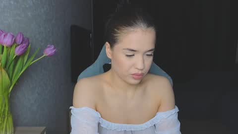 Snapshot of mia___lunaa chatting on 03/10/25, 05:00 Mia online show from 03/10/25, 05:00