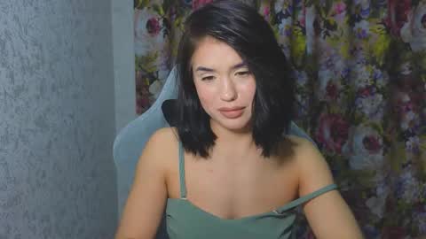 Mia online show from 11/22/25, 07:13