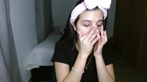 Mia online show from 11/11/25, 04:34