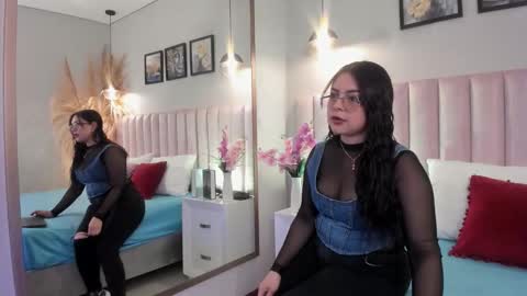 Snapshot of mia__monroe_ chatting on 11/08/25, 12:16 Mia online show from 11/08/25, 12:16