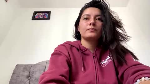 Mia  online show from 11/17/25, 06:57