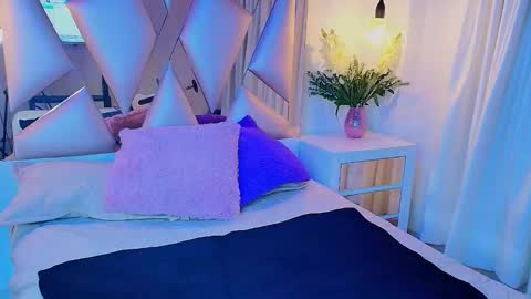 Mia online show from 10/19/25, 05:08