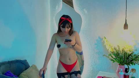 Mia online show from 11/04/25, 05:50