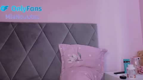 Snapshot of mia_angel chatting on 09/26/25, 02:21 mia_angel online show from 09/26/25, 02:21