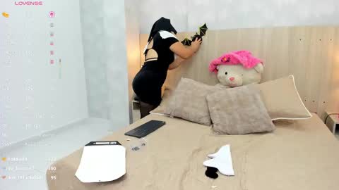 Mia Aristizabal online show from 10/30/25, 11:33