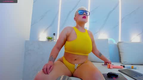 Snapshot of mia_becke chatting on 01/03/25, 02:40 Mia online show from 01/03/25, 02:40
