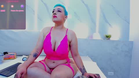 Snapshot of mia_becke chatting on 01/31/25, 11:56 Mia online show from 01/31/25, 11:56